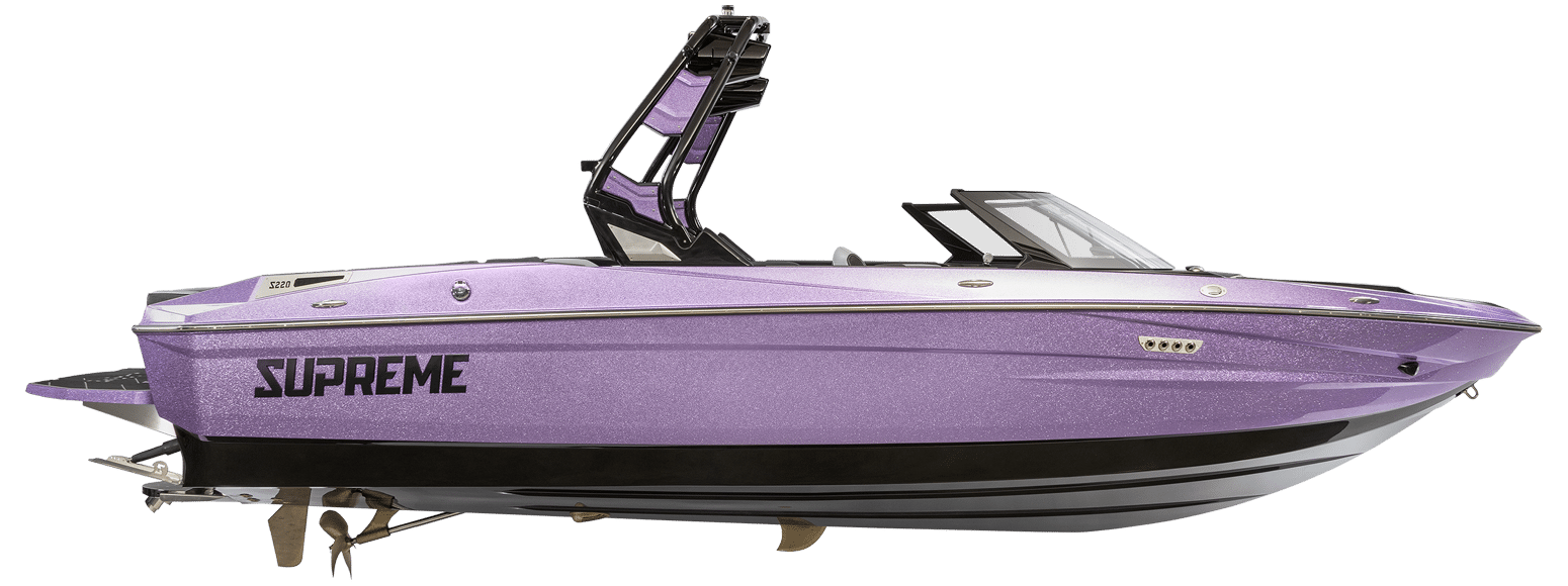 Wakeboat Supreme S220 à Annecy, performance et confort pour le wakesurf et wakeboard.